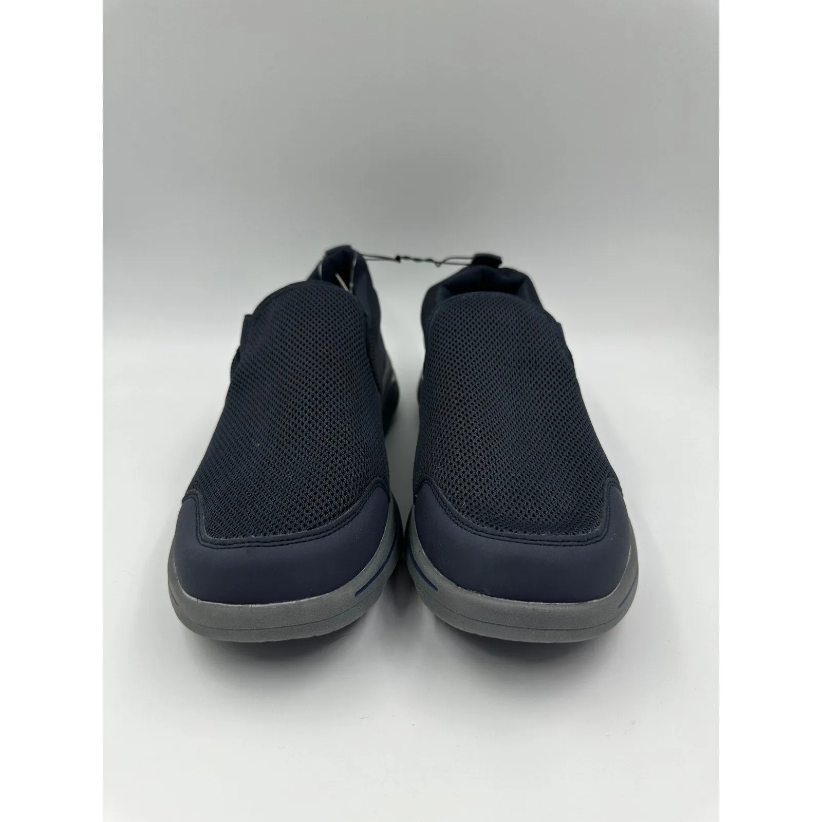 Men's Size 11, Navy Slip-on Knit top Laceless Sneakers for Indoor/Errand Running