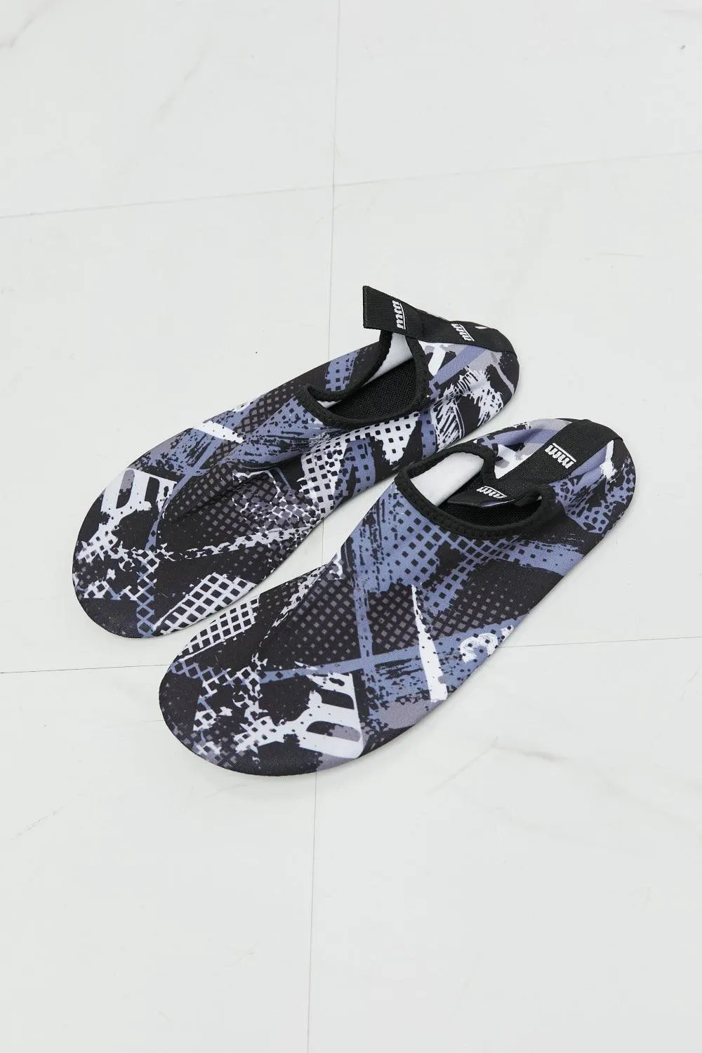 MMshoes On the Shore Water Shoes in Black Pattern