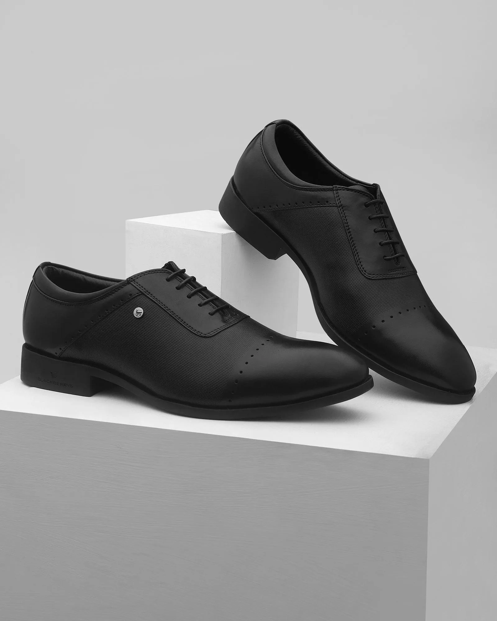 Must Haves Leather Black Textured Oxford Shoes - Kiwi