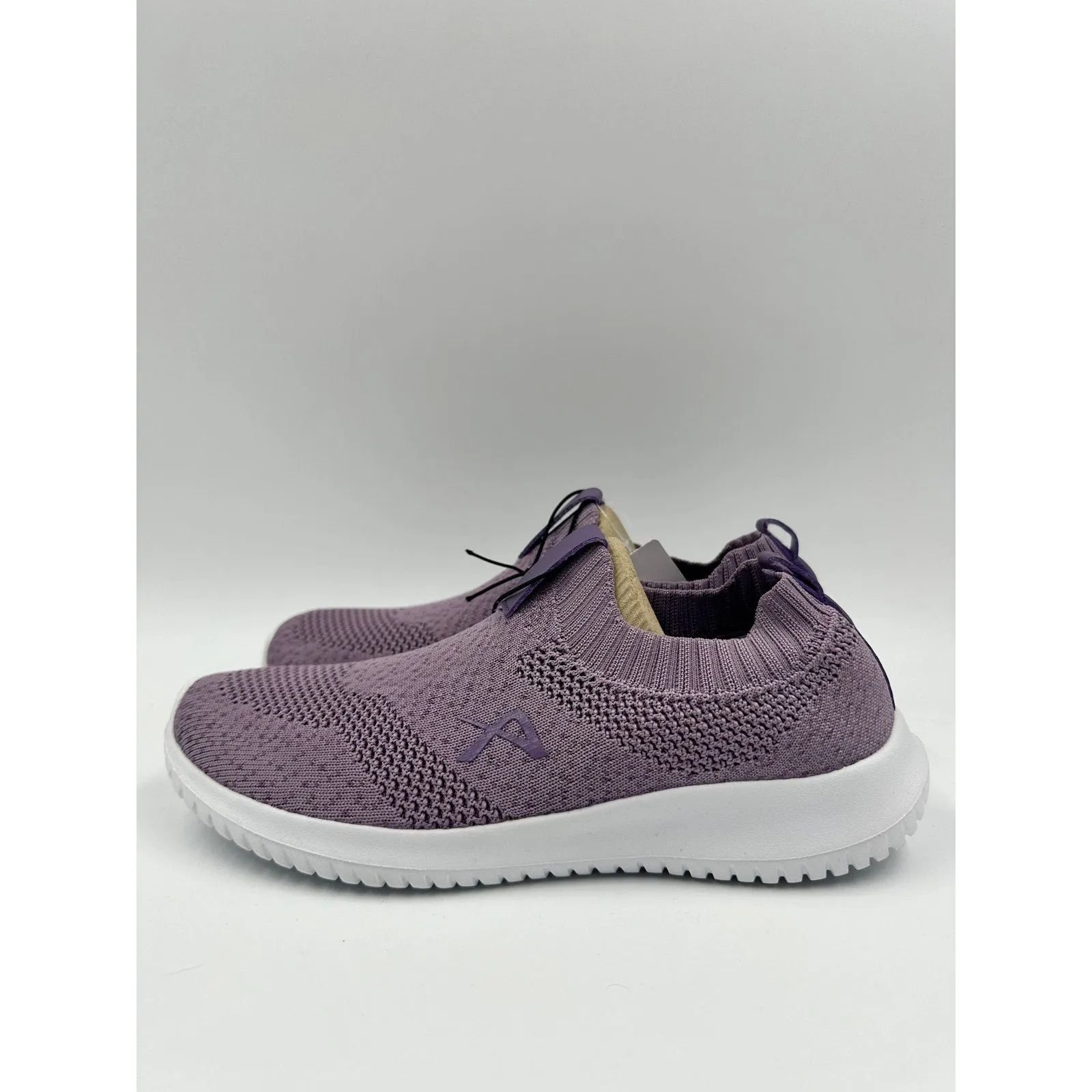 Women's Size 6.5, Light Purple Slip on Sneakers with a Knit Upper Sole