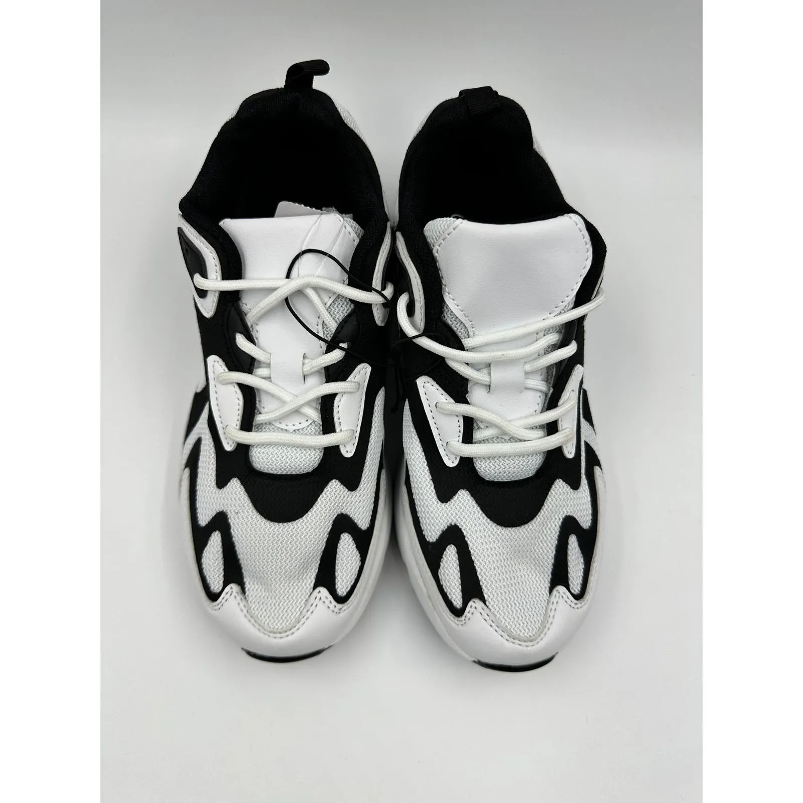 Women's Size 7, White and Black Mesh Upper with White and Black Air Heel