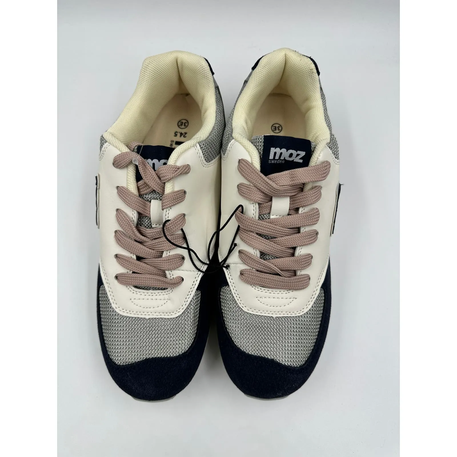 Women's Size 8, White, Navy and Salmon 70s Style Casual Sneaker